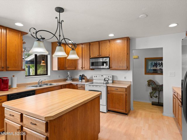 3642 Cindys Trail, Carson City, NV 89705