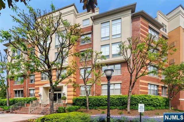 24 Ave At Port Imperial 140, West New York, NJ 07093