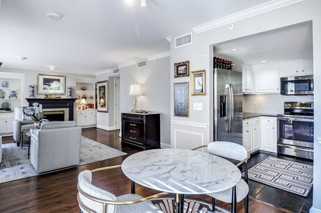 4242 Lomo Alto N 57, Dallas, TX 75219