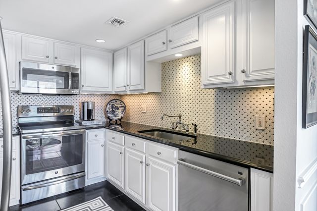 4242 Lomo Alto N 57, Dallas, TX 75219