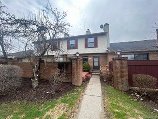31164 Country Way, Farmington Hills, MI 48331