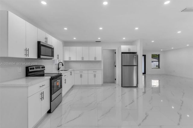 11850 SW 206th Ter, Miami, FL 33177