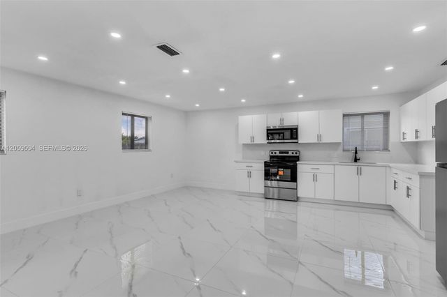 11850 SW 206th Ter, Miami, FL 33177