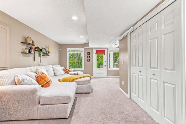 4377 Garden Way N, Hugo, MN 55038