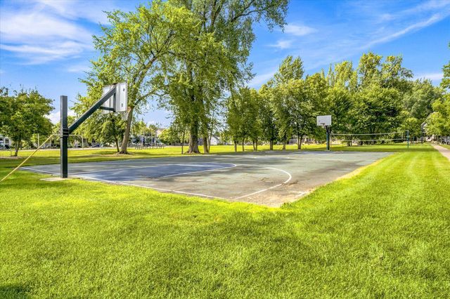 4377 Garden Way N, Hugo, MN 55038