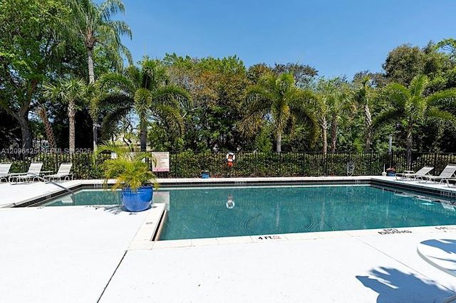815 W Boynton Beach Boulevard 11-206, Boynton Beach, FL 33426