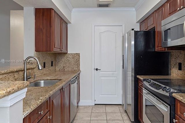 815 W Boynton Beach Boulevard 11-206, Boynton Beach, FL 33426