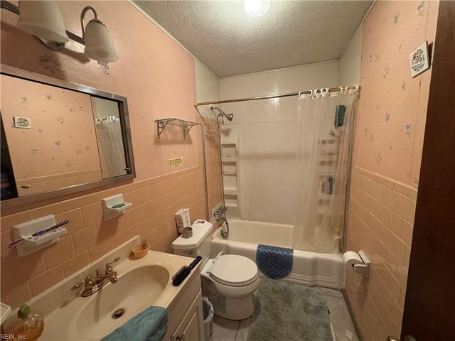 426 Nicewood DR, Newport News, VA 23602
