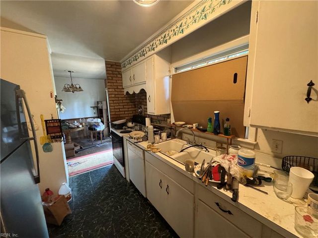 426 Nicewood DR, Newport News, VA 23602