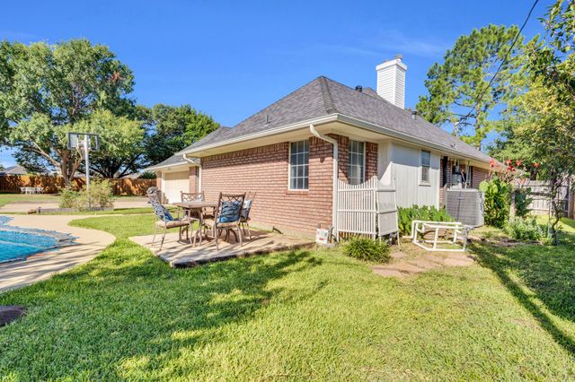 7011 Hunter Cove Drive, Arlington, TX 76001