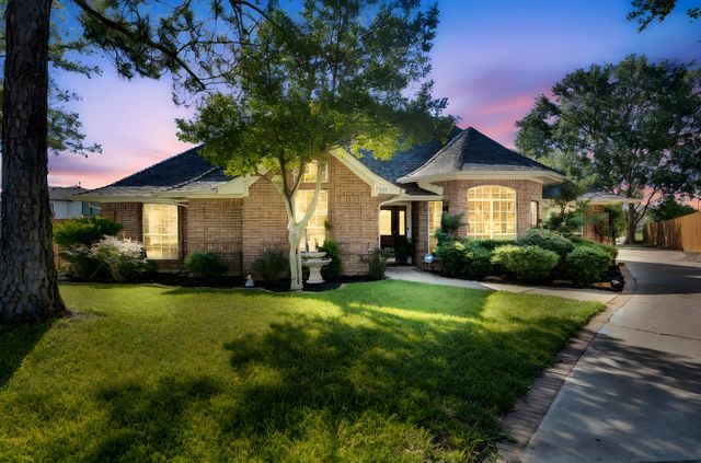 7011 Hunter Cove Drive, Arlington, TX 76001