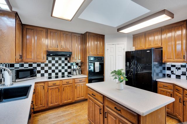 7011 Hunter Cove Drive, Arlington, TX 76001