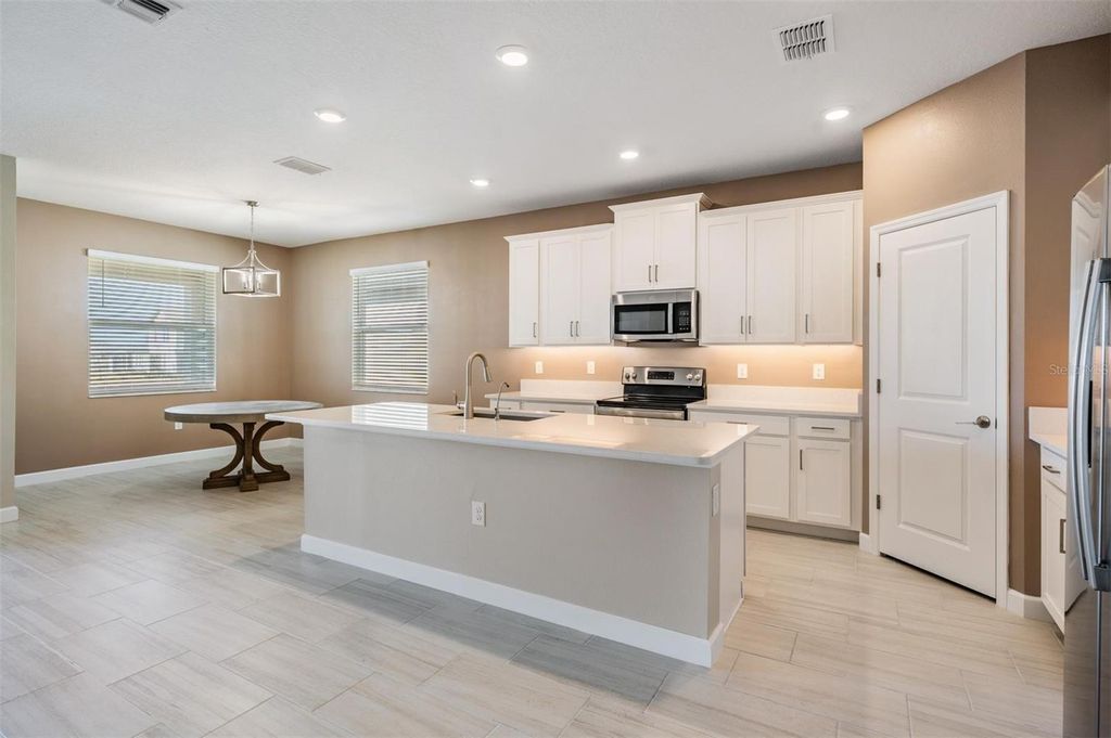 Image 3 of property listing at 10515 GABLE DIG LOOP, San Antonio, FL 33576