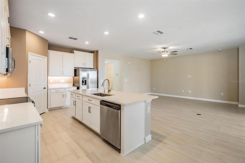 Image 7 of property listing at 10515 GABLE DIG LOOP, San Antonio, FL 33576