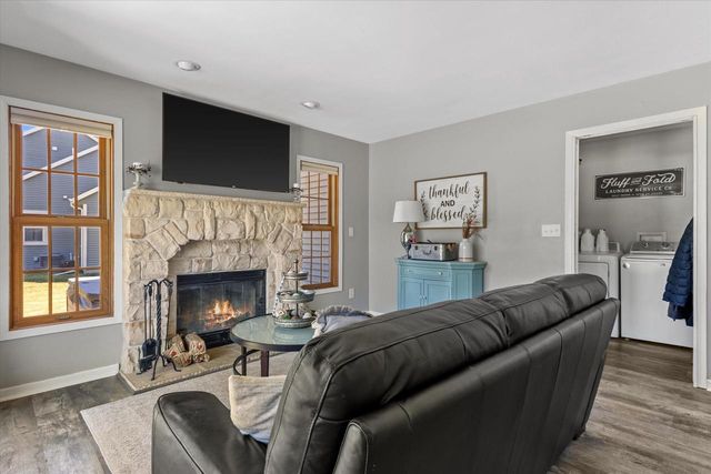 503 Fairview CIRCLE, Waterford, WI 53185