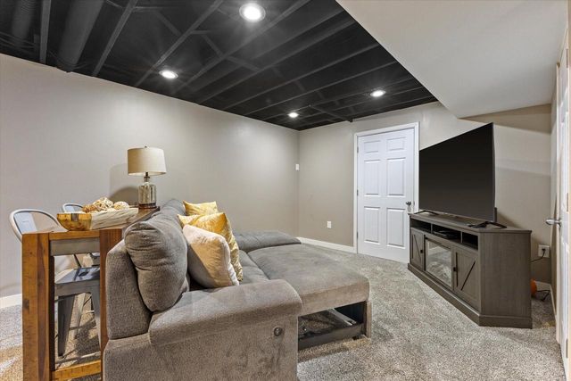 503 Fairview CIRCLE, Waterford, WI 53185