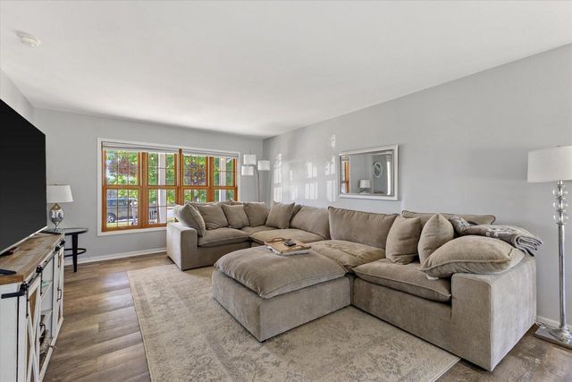 503 Fairview CIRCLE, Waterford, WI 53185