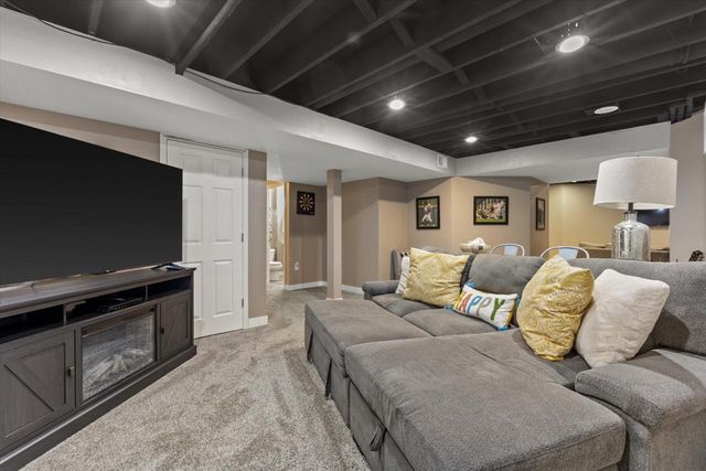 503 Fairview CIRCLE, Waterford, WI 53185