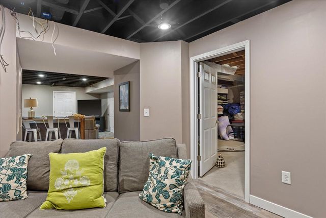 503 Fairview CIRCLE, Waterford, WI 53185