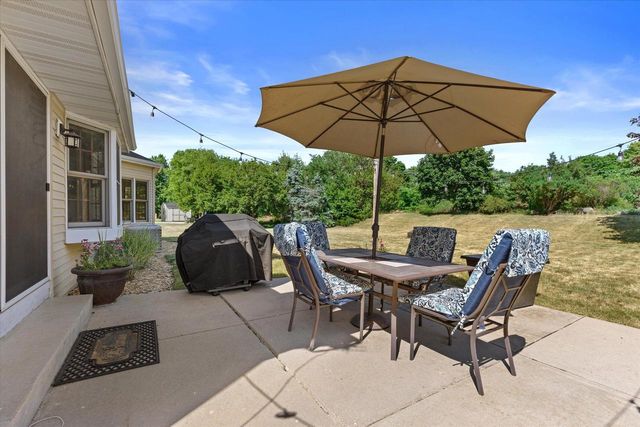 503 Fairview CIRCLE, Waterford, WI 53185