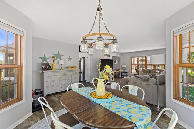 503 Fairview CIRCLE, Waterford, WI 53185