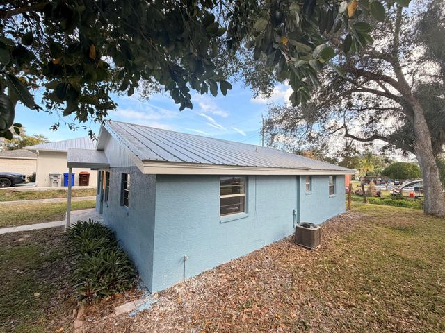 6155 7th Place, Vero Beach, FL 32968