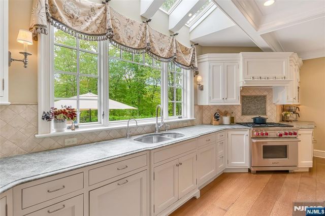 259 Indian Trail Drive, Franklin Lakes, NJ 07417