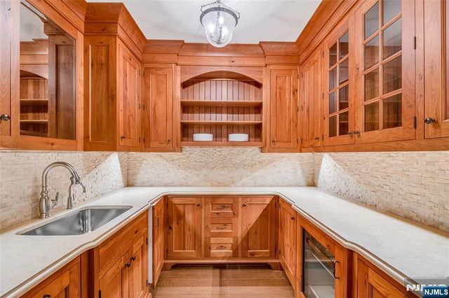 259 Indian Trail Drive, Franklin Lakes, NJ 07417