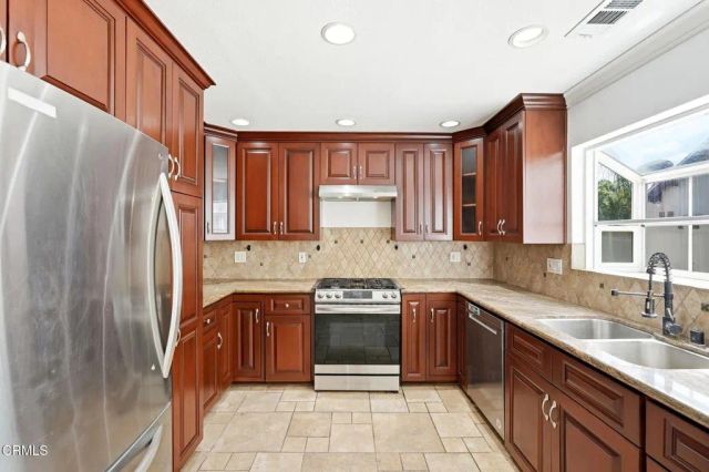 2082 Belgrave Court, Simi Valley, CA 93063