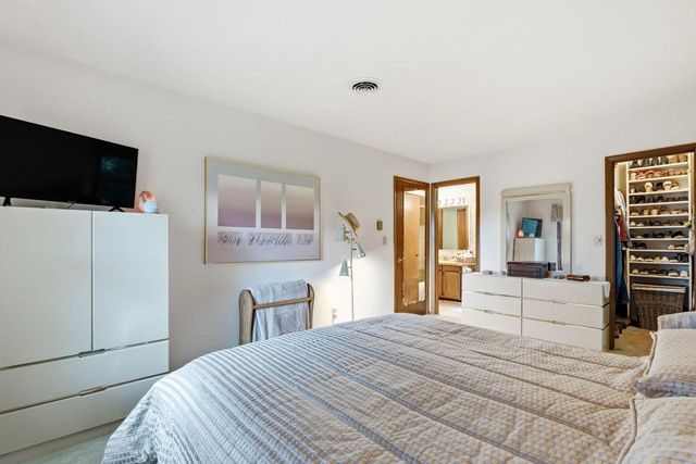 719 Wexford WAY, Hartland, WI 53029