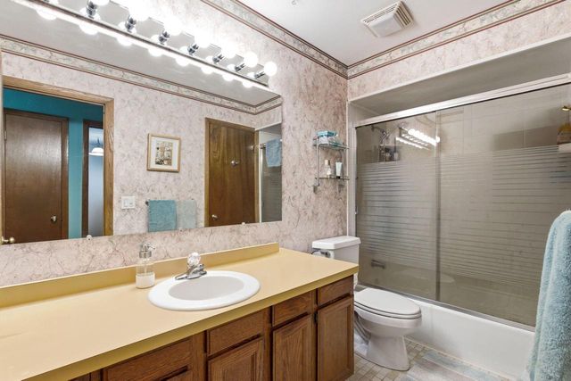 719 Wexford WAY, Hartland, WI 53029