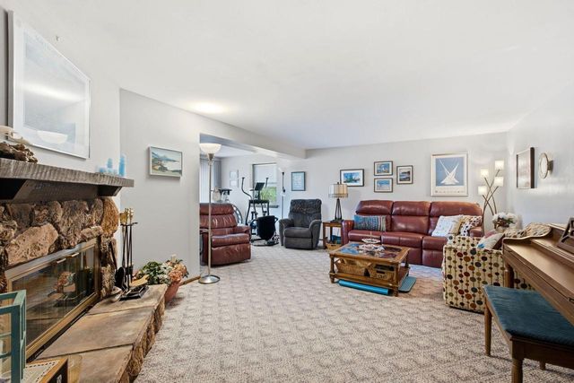 719 Wexford WAY, Hartland, WI 53029