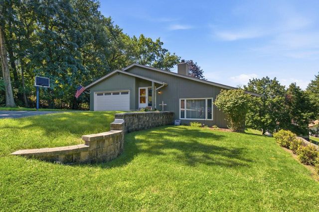 719 Wexford WAY, Hartland, WI 53029