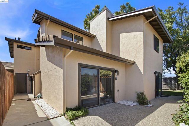 6010 Peppertree Ct, Newark, CA 94560