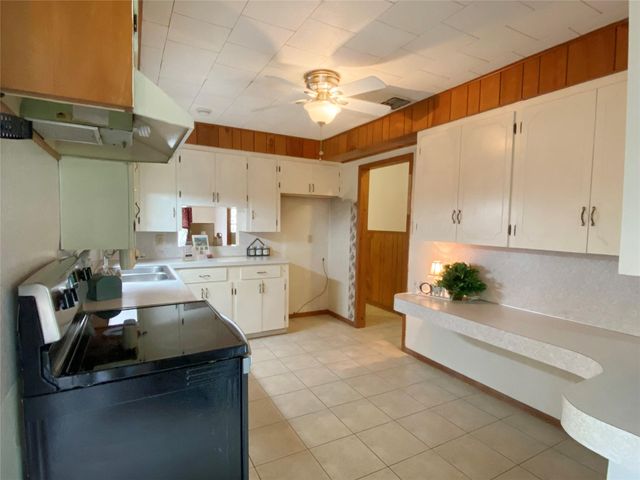 632 Kyle Street, Angleton, TX 77515