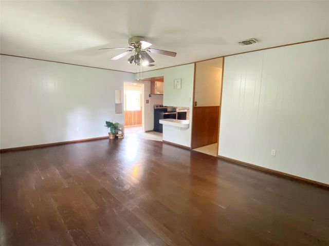 632 Kyle Street, Angleton, TX 77515