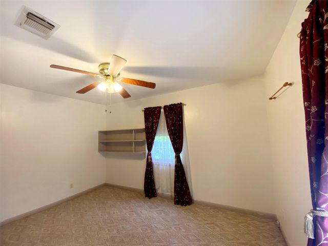 632 Kyle Street, Angleton, TX 77515