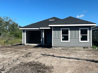 806 W HUNTINGTON ST, Beeville, TX 78102