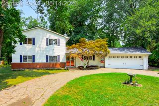 25155 Dallas Court, Grosse Ile Township, MI 48138