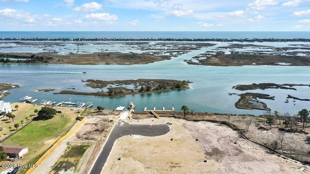 164 Wave Crest Drive, Hampstead, NC 28443