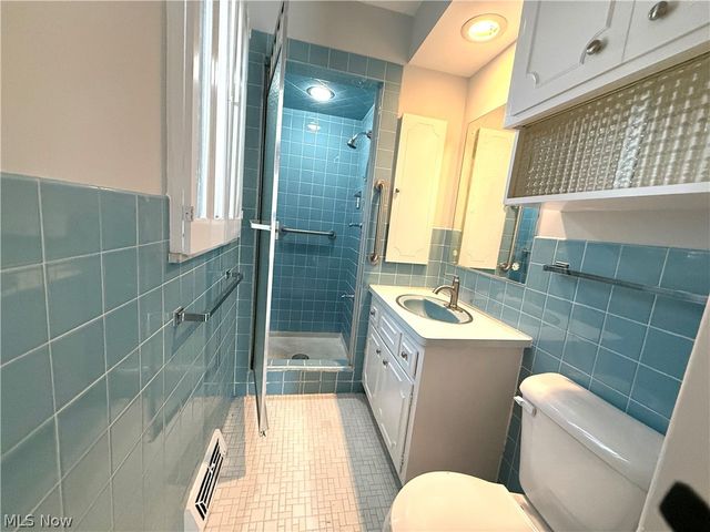 13630 Cedar Road Lower, University Heights, OH 44118