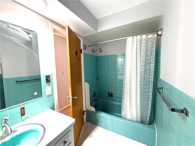 13630 Cedar Road Lower, University Heights, OH 44118