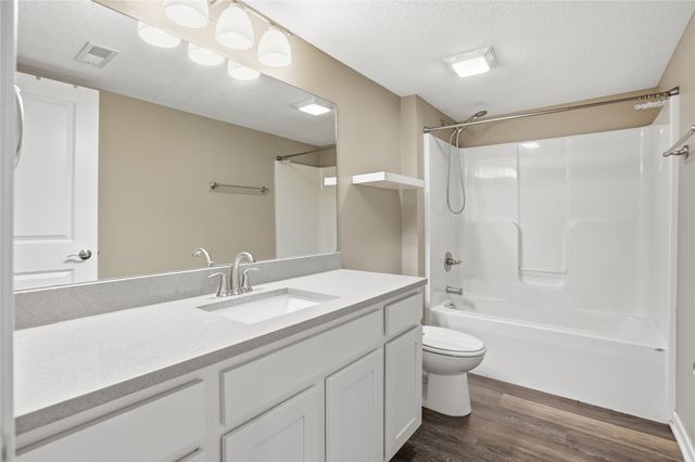5760 NW 50th Street, Johnston, IA 50131
