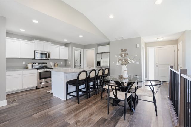 5760 NW 50th Street, Johnston, IA 50131