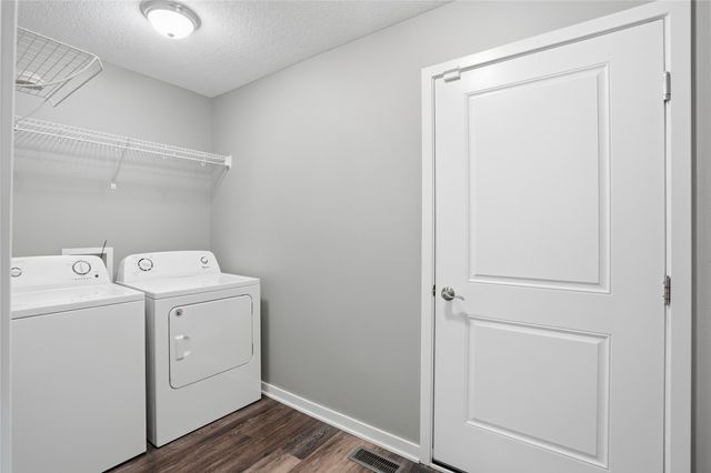 5760 NW 50th Street, Johnston, IA 50131