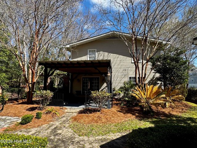 2350 Waccamaw Shores Road, Lake Waccamaw, NC 28450