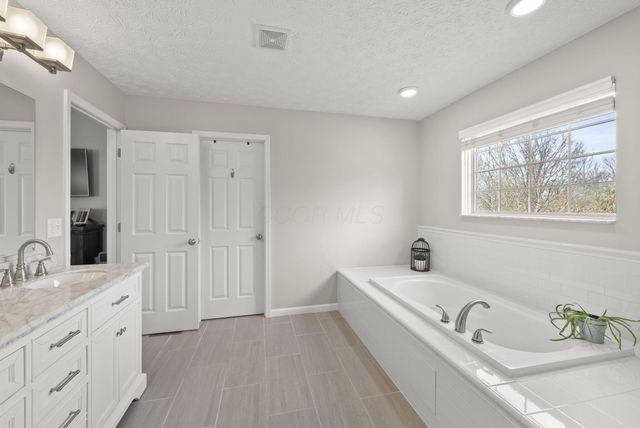 257 Wagon Trail S, Powell, OH 43065