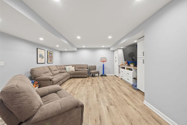 257 Wagon Trail S, Powell, OH 43065