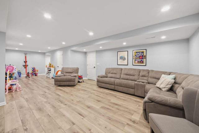 257 Wagon Trail S, Powell, OH 43065