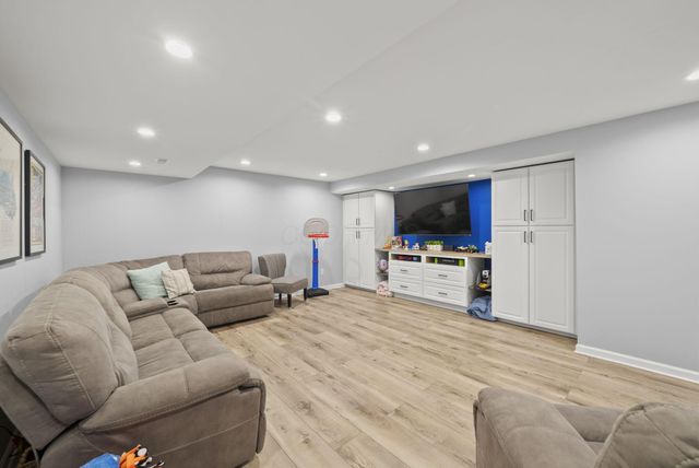 257 Wagon Trail S, Powell, OH 43065